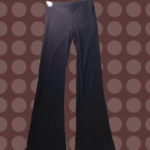 Svarta byxor - Ett par svarta byxor som är från Hm. Priset ingår i frakten 