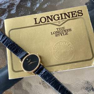 Vintage klocka från Longines som är guld.  Pappret bakom klockan är äkta certifikat. Fullt fungerande , frakt ingår ej! (Pris diskuteras) 