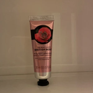 Handkräm  - Handkräm från The body shop använd max 3 gånger, alltså vet inte men tycker den svider lite på min hud så därför jag säljer. Frakt 24kr