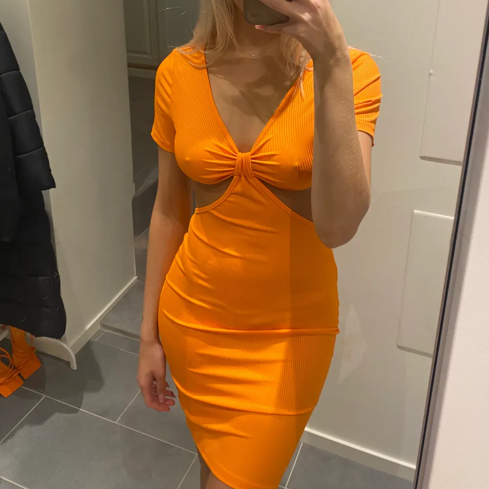 Orange klänning🧡. Klänningar.