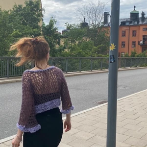 Lila virkad tröja - Blandade material  Mina mått  byst 89cm Midja 73 cm