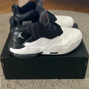 Air Jordans skor/sneakers stl 38 - Knappt andvända Air Jordan’s i storlek 38. 