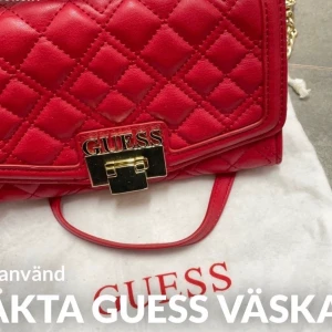 Guess väska - Köptes för ca 1100kr. Skric för fel bilder i chatten vid intresse då jag ej kan lägga ut fler.