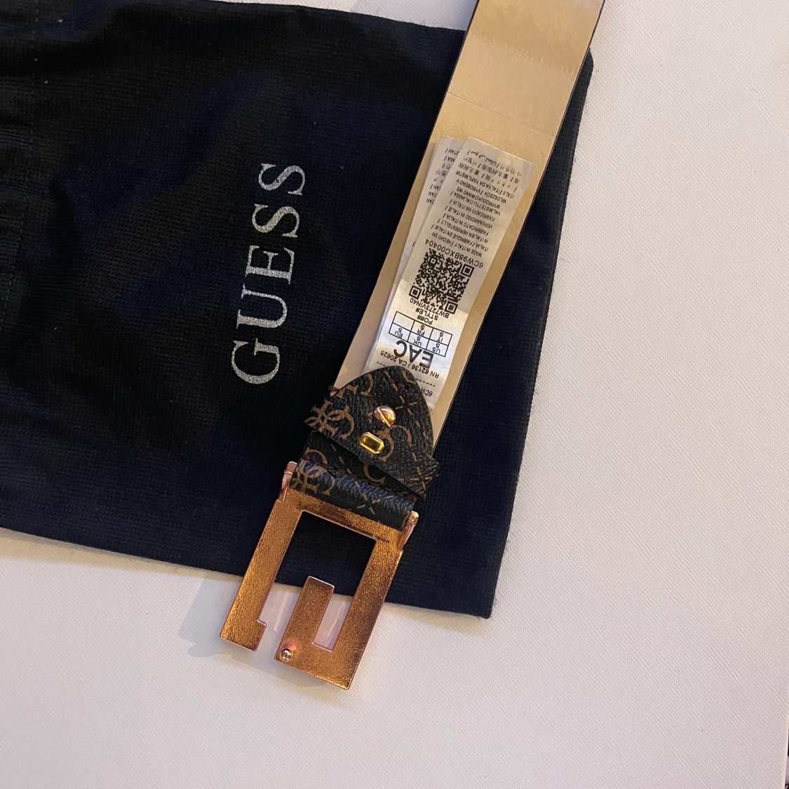 Guess skärp  - 91