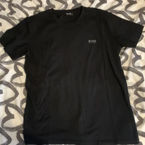 Hugo Boss t-shirt - Helt ny använde en gång 