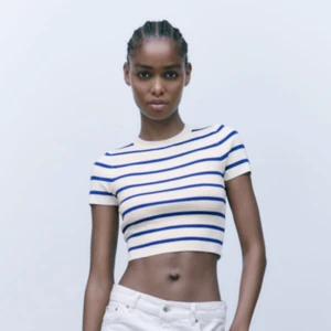 Stickad topp - Topp från Zara. Har bara använt den en gång och har mest legat i garderoben. 