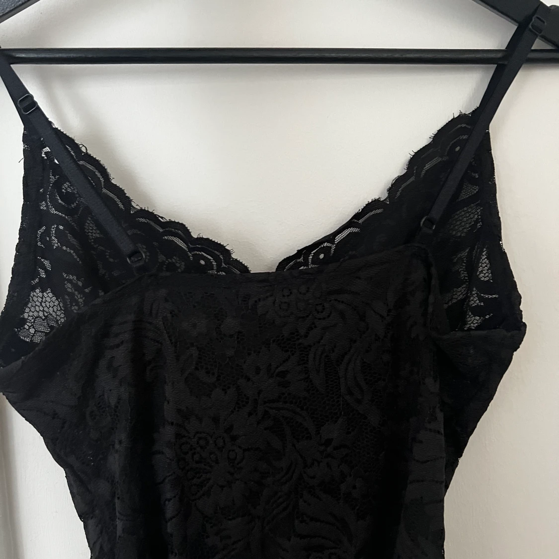 Svart spetts body - 90