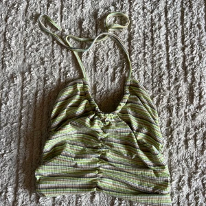 Topp - Multifärgad topp i storlek M, justerbar🙏🏼