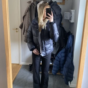 Puffjacka - Köpt för nåt år sen från Nelly, inte jättetjock så passar perfekt inför våren! 200kr+frakt