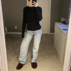 Levis jeans - Vida jeans från levis i fin ljus tvätt, storlek 23/24 i midjan så en xxs-xs. 