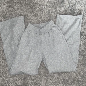 Mjukisbyxor  - Ett par mjukisbyxor från Gina Tricot som jag bara har använt en gång, skriv för fler bilder 💗