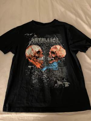 Metallica tröja, köpt från herravdelningen. 