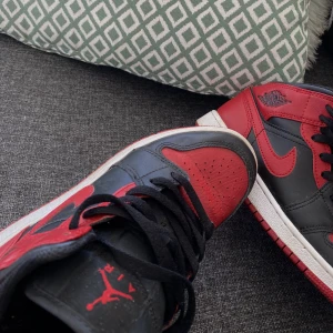 Jordans - Använda 2ggr då de inte passar mig längre. Jättesköna och snygga skor, bra skick 💕