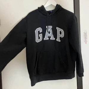 Gap hoodie  - I bra använt skick 