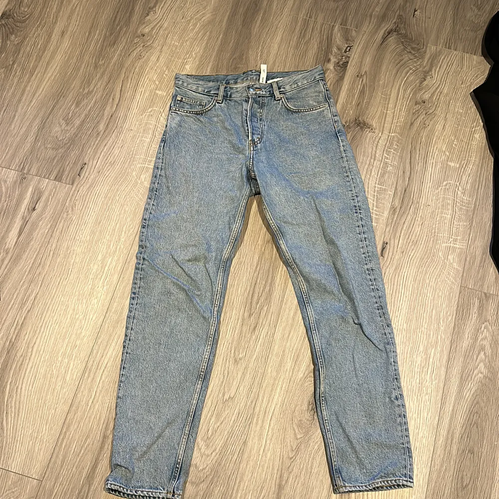 Fina weekday jeans i storlek 28/32. Jeans & Byxor.