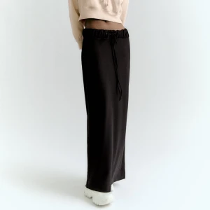 Lång kjol  - Kjol från zara med prislappen kvar! Har fickor! Kom privat för fler bilder!