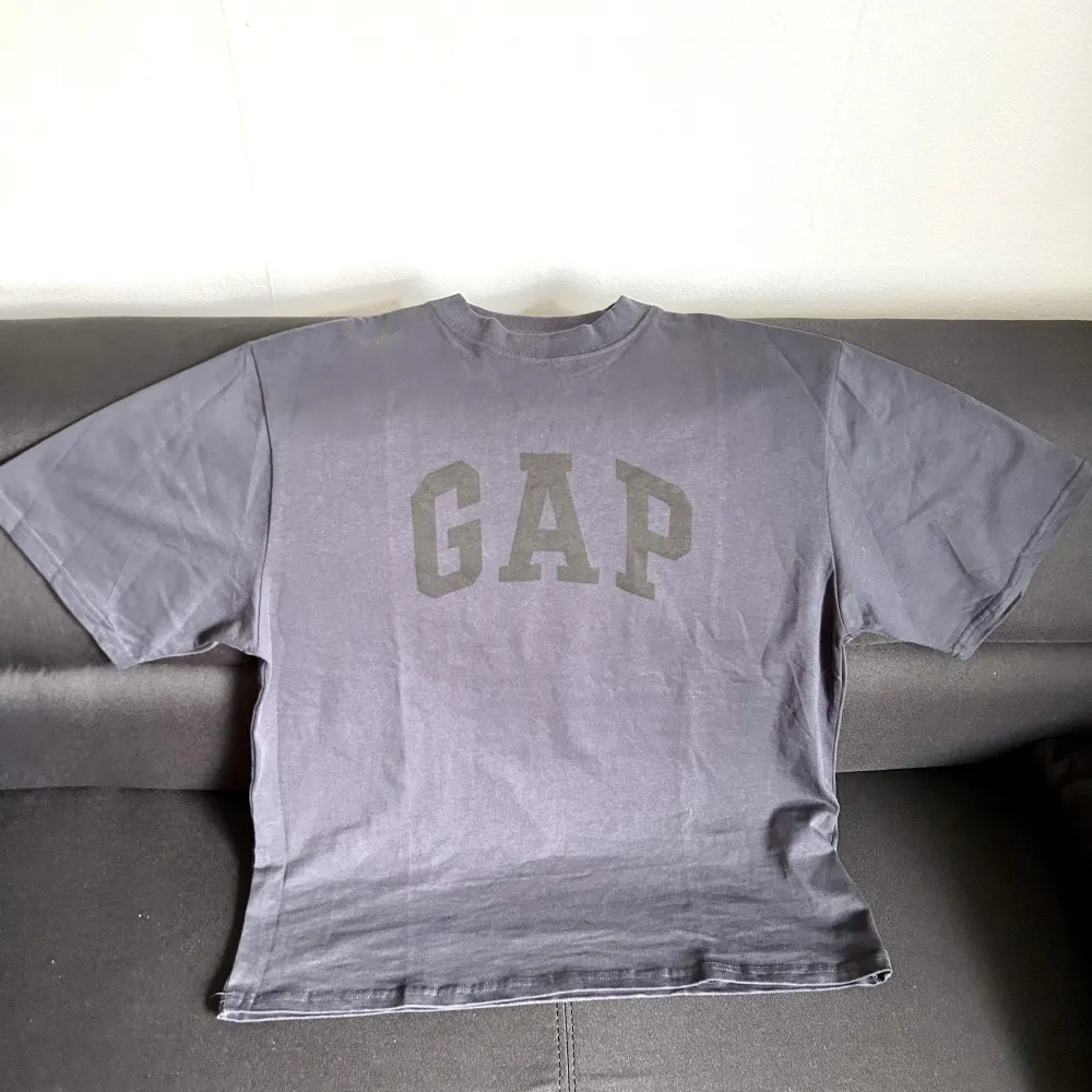Yeezy Gap Balenciaga Dove No Seam Tee, Condition 10/10, Never worn. T-shirts.