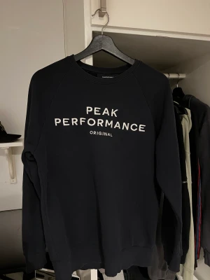 Peak performance tröja - Hej, säljer nu min peakperformance tröja då den ej passar mig. Den är i väldigt fint skick! Storlek M. Kan frakta eller mötas upp. 