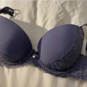 bh Lindex 70C - Väldigt bra skick passar inte längre. Skriv gärna för mer info/bilder💞