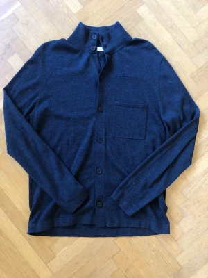 Filippa k cardigan  - Filippa k cardigan i ny skick  Strl M Ny pris närmare 2000