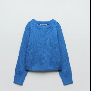 Zara tröja - Denna är otroligt mjuk använd 2 gånger. Väldigt fin blå färg men som sagt inte använd mkt pågrund av att jag har andra alternativ.