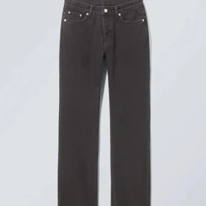 Jeans - Säljer ett par jenas från weekend då dom inte passar💕💕