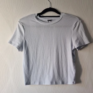 Tshirt - Tshirt ljus blå 