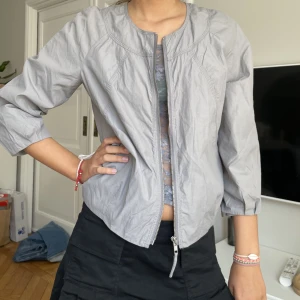 Så fin grå vårjacka☺️ - Superfin vårjacka!!! Fint skick storlek S