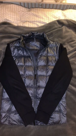 Massimo dutti cardigan  - Säljer min feta cardigan säljer den pga vill köpa ny jacka storlek s kan passa m 