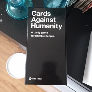 Cards against humanity - Använt ett fåtal gånger, fortfarande i väldigt bra skick. Finns i sthlm och möts gärna upp för att lämna över  Prioriterar snabb försäljning, pris kan  diskuteras 