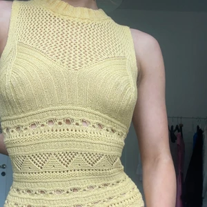 Stickad / crochet topp  - Stickad / crochet topp i storlek XS. Oanvänd