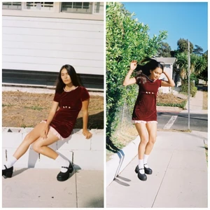 Röd klänning - Det är med tungt hjärta jag säljer denna 💔 Köpte den här på plick men har inte använt den pga den är för kort för mig som är 173cm. Står på lappen att det är storlek S men är mer som en XS