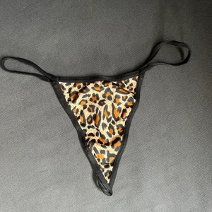 String - XS string inköpta i Italien. 