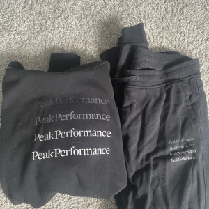 Peakperformance  - Säljer ett peakperformance set som inte passade. Storlek 170💗
