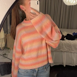 Stickad tröja  - SUPERFIN stickad tröja från ginatricot från Elsa Hosks kollerktion. Använd ett fåtal gånger 💖