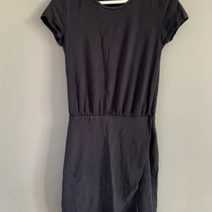 Omlottklänning - Storlek 36.