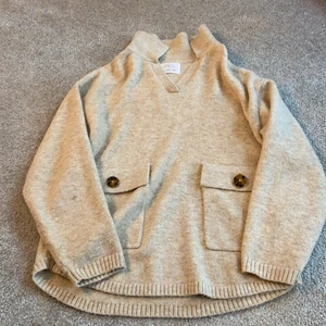 Zara tröja - En beige Zara tröja. Jättefin att ha på hösten. Inga skador osv❤️