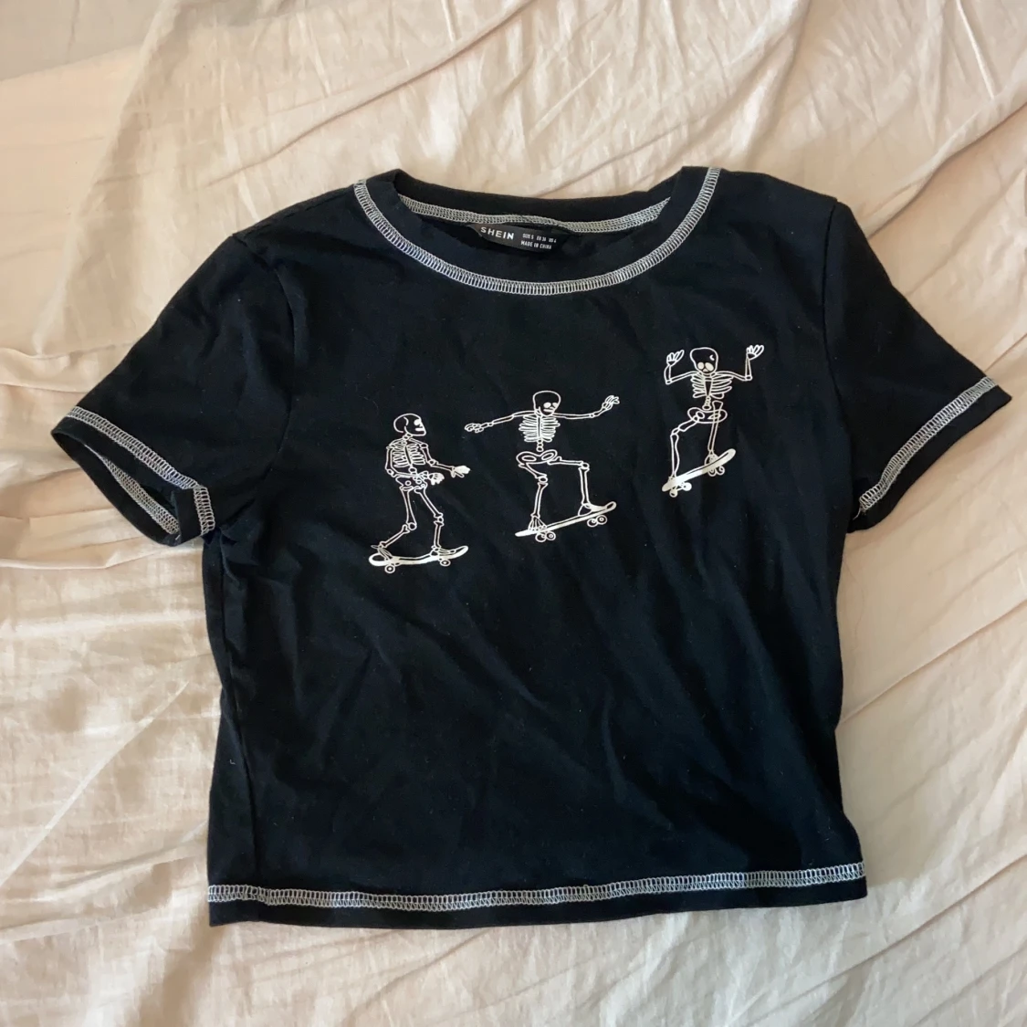 Topp med döskalle tryck