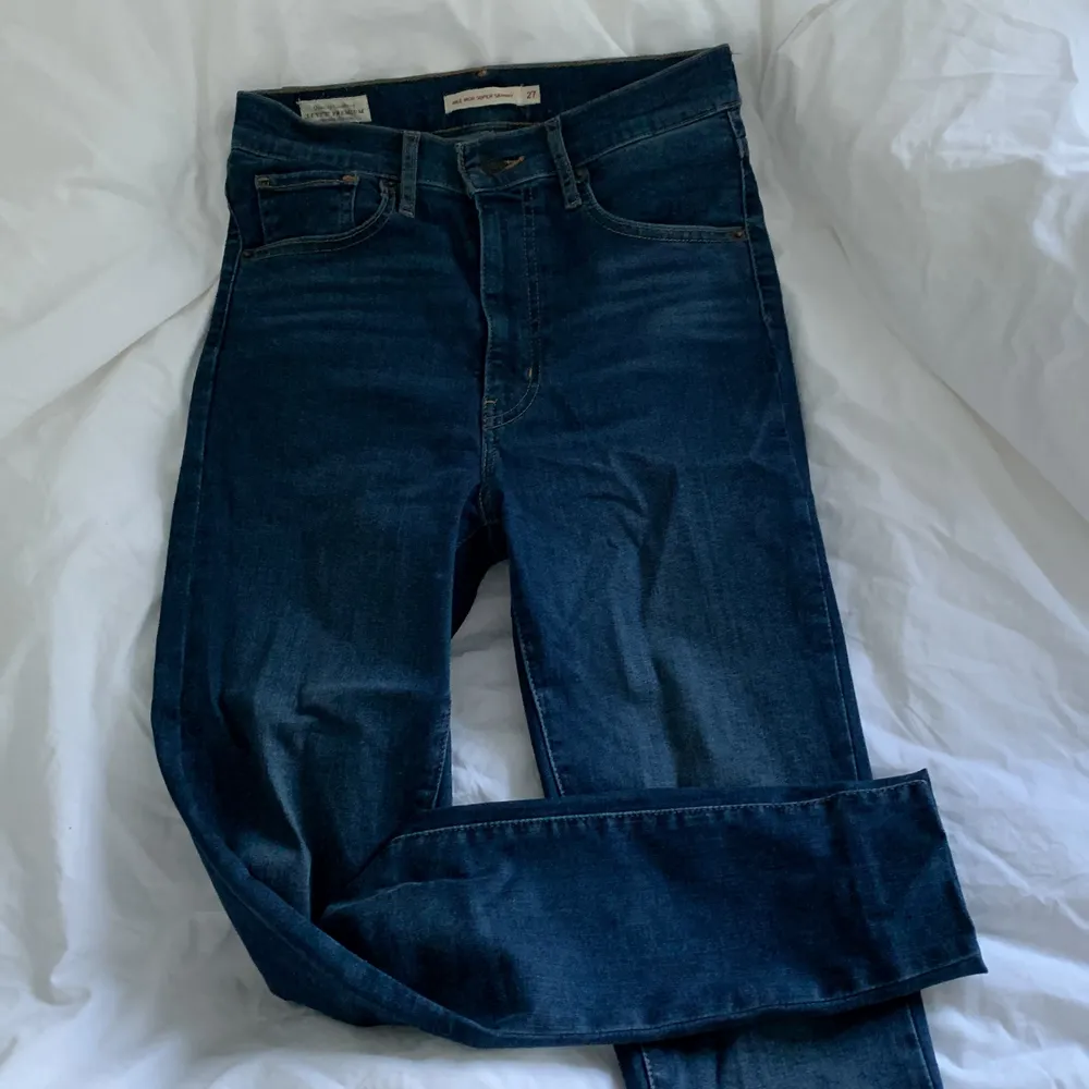 Skinny jeans. Knappt använda och jättefina!. Jeans & Byxor.