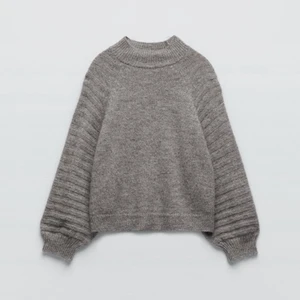 Stickad tröja - Snygg och skön stickad tröja🤍 Har inte kommit till användning, prislapp kvar! (Sticks inte)