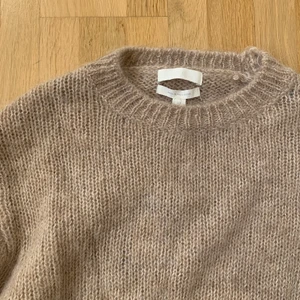 Hm stickad tröja, Alpacka  - Jättefin stickad tröja från Hm, alpacka/woolblend. Jättebra skick, hör av er vid frågor 💗💗
