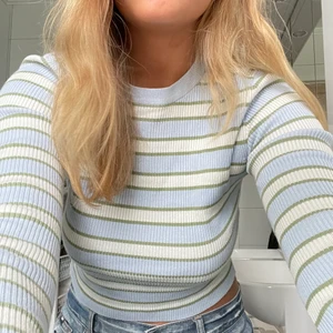 Långärmad tröja - Jättefin tröja från zara!! Älskar super mycket men är tyvärr för liten för mig, skulle säga att den passar en xs-s💞💕