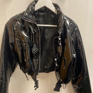 Svart lack jacka  - Från jfr🌸 Frakt tillkommer 