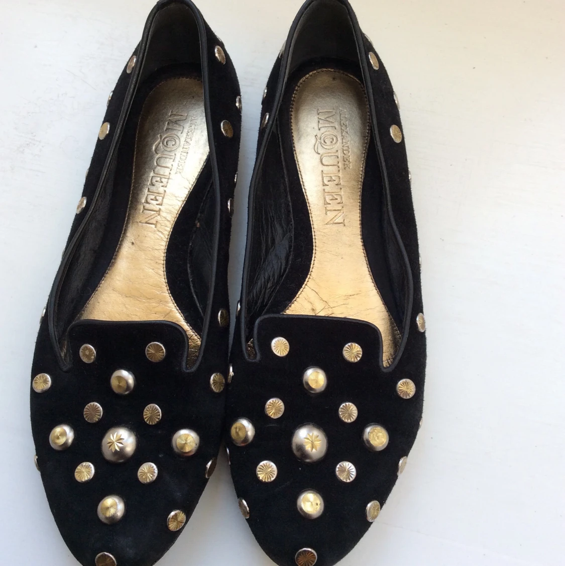 Alexander McQueen skor med nitar