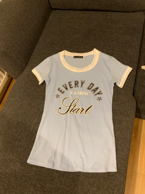 T-shirt - Storlek: L men ganska liten  Skick: jätte bra, oanvänd 