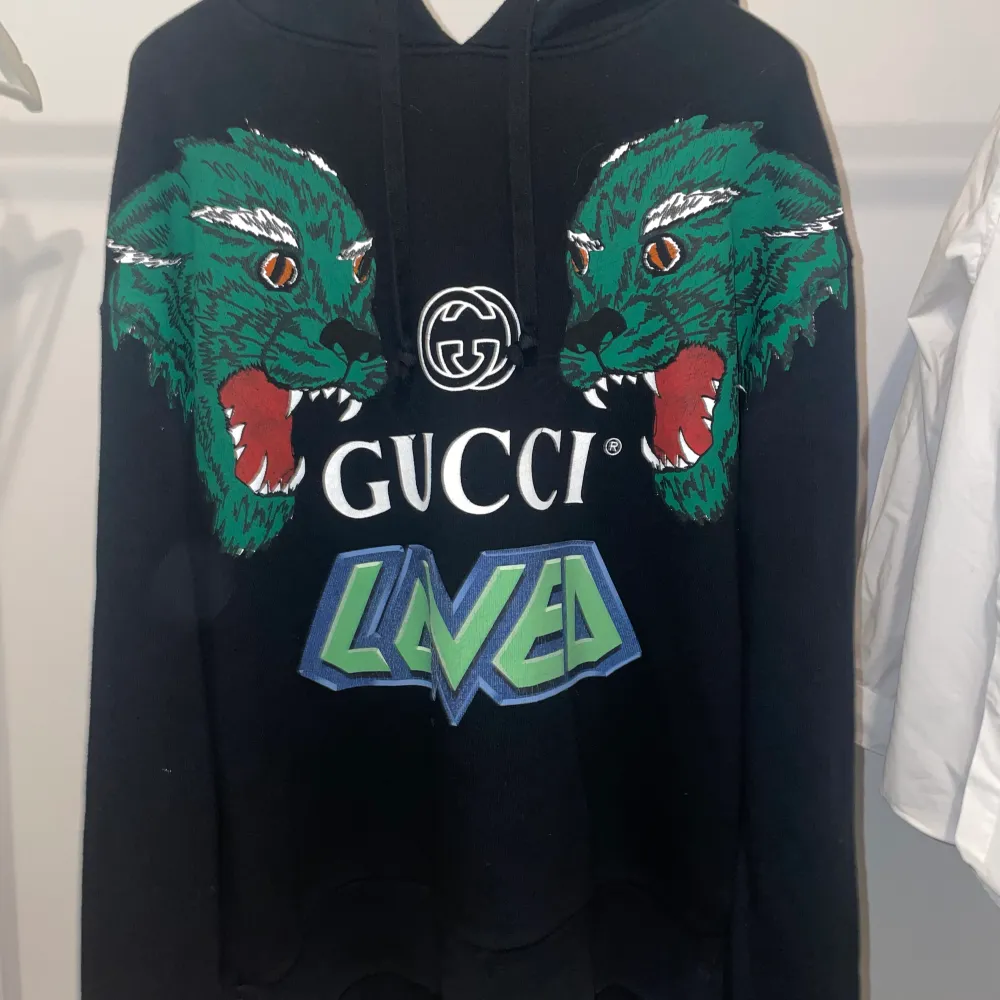 Gucci loved hoodie Ovanlig Gucci hoodie från säsong 2019 Storlek s passar s/m Väldigt bra skick. Hoodies.