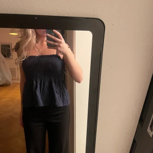 Marin blått linne  - säljer ett marinblått linne som har använts endast en gång💕