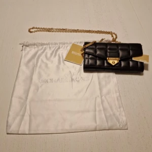 michael kors handväsk - michael kors handväska använd en gång, nypris 2500✨ Frakt inkluderas i pris 