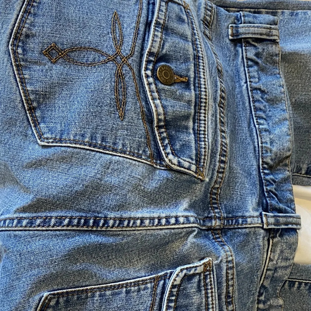 Jätte fina jeans från beyond retro. Säljer pg av att det är för stora på mig. Jeans & Byxor.