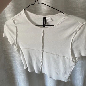 Topp - Topp i strl M! Knappt använd! 20kr